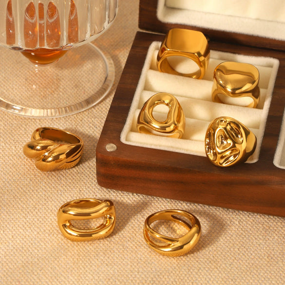 Wholesale Women's Stainless Steel Geometric Hollow Heartshaped Cast And Electroplated Ring