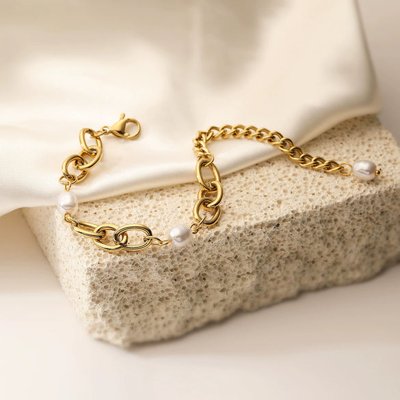 Wholesale Women's Stainless Steel Geometric Pearl Bracelet With 18K Gold Plated Electroplating Treatment