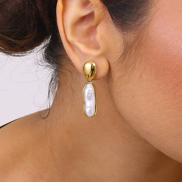 Wholesale Women's Stainless Steel Geometric Pearl Earrings With Electroplating And Quiet Design Sense