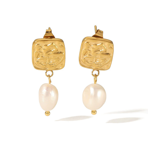 Wholesale Women's Stainless Steel Geometric Pleated Textured Pearl Earrings With Electroplating