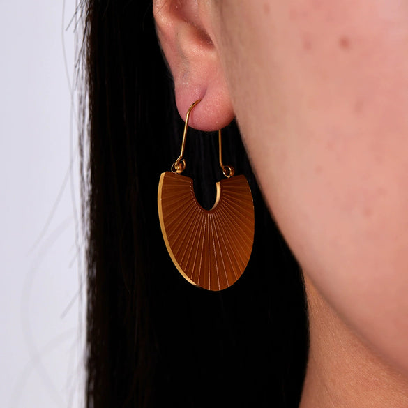 Wholesale Women's Stainless Steel Geometric Rib Fan Earrings With Pvdp Furnace Real Gold Processing And Personality Design