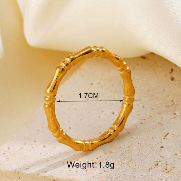 Wholesale Women's Stainless Steel Geometric Round Ring With Plant Flowers Pattern And 18K Gold Plated Electroplating