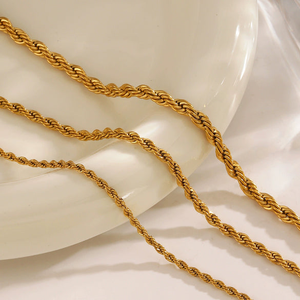 Wholesale Women's Stainless Steel Geometric Simple Twist Bracelet With Electroplating