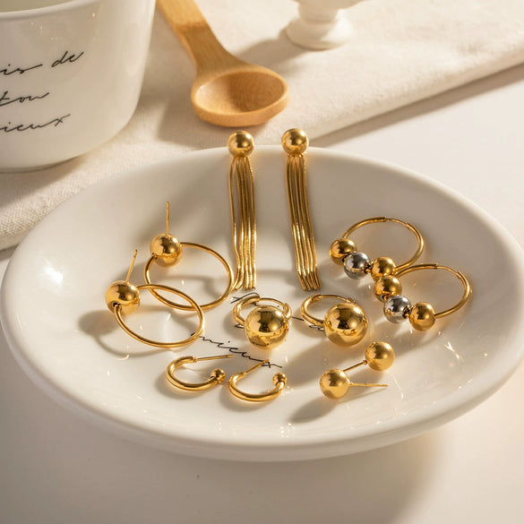 Wholesale Women's Stainless Steel Geometric Spherical Earrings With Electroplating Treatment