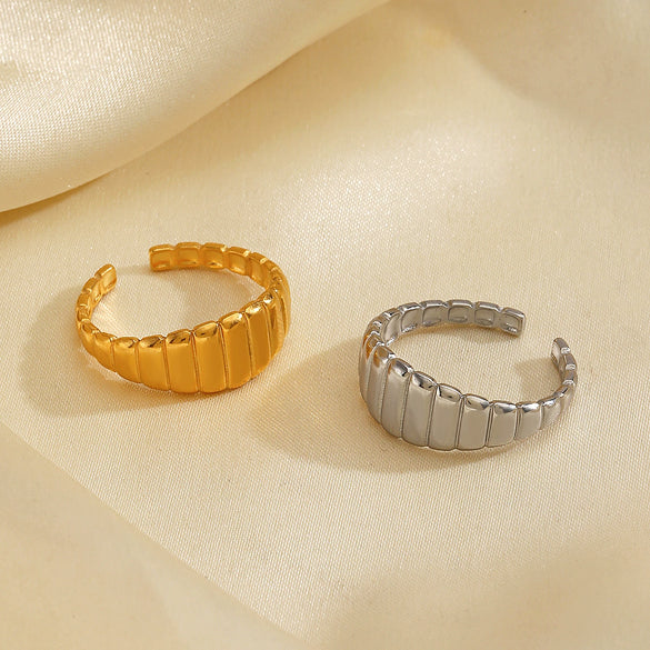 Wholesale Women's Stainless Steel Geometric Style Ring With 18K Gold Plated Electroplating