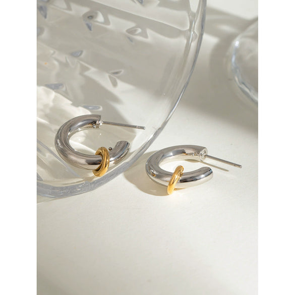 Wholesale Women's Stainless Steel Geometric Twocolor C Ring Earrings With Electroplating