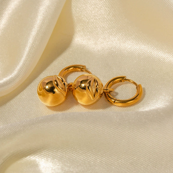 Wholesale Women's Stainless Steel Gold Plated Twist Hoop Earrings And Lip Ball Pendant With Letters Numbers Text Design