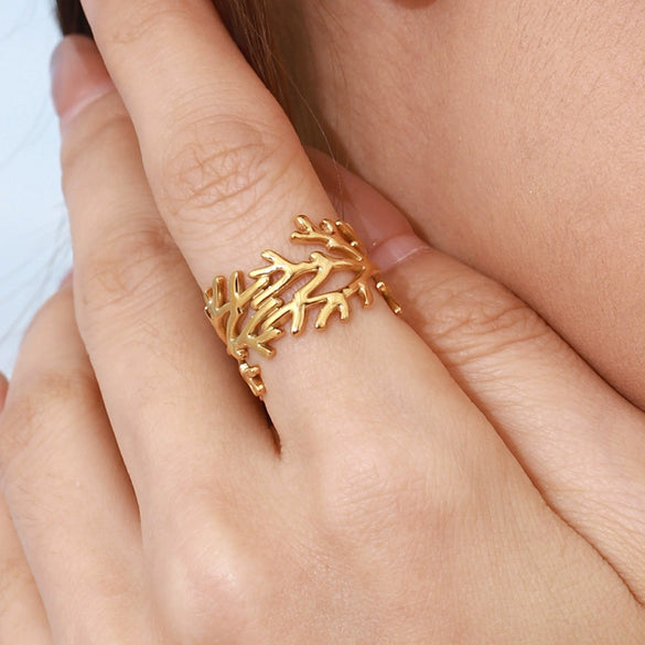 Wholesale Women's Stainless Steel Gold Ring With Geometric Pattern And Electroplating