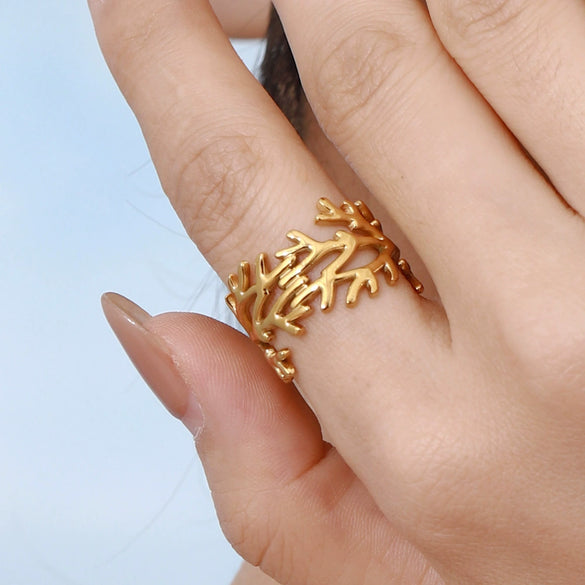 Wholesale Women's Stainless Steel Gold Ring With Geometric Pattern And Electroplating