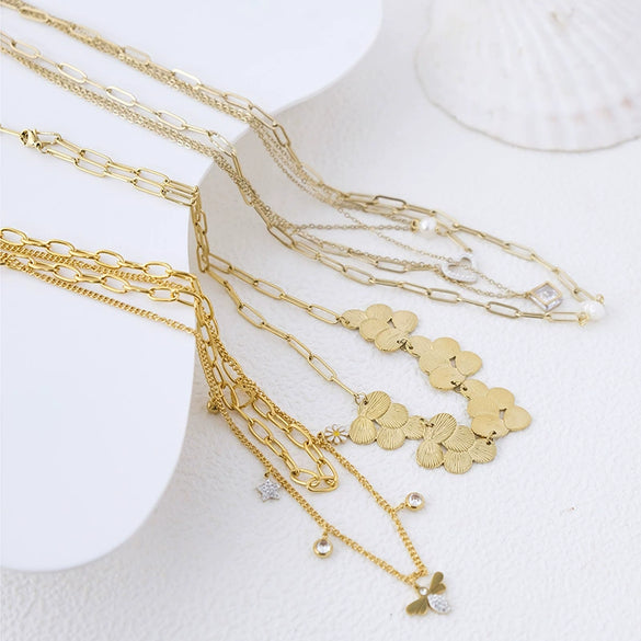 Wholesale Women's Stainless Steel Goldplated Fashion Flower Necklace With Electroplating Treatment