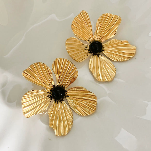 Wholesale Women's Stainless Steel Goldplated Heartinlaid Fashion Temperament Earrings