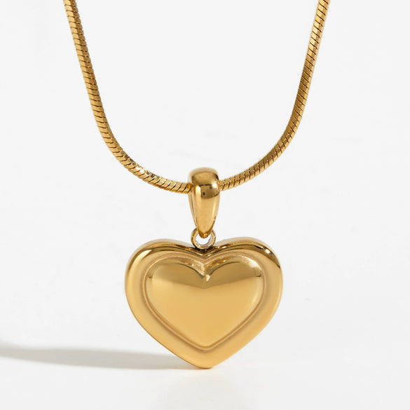 Wholesale Women's Stainless Steel Heart Shape Light Luxury Style Real Gold Plated Love Pendant Necklace
