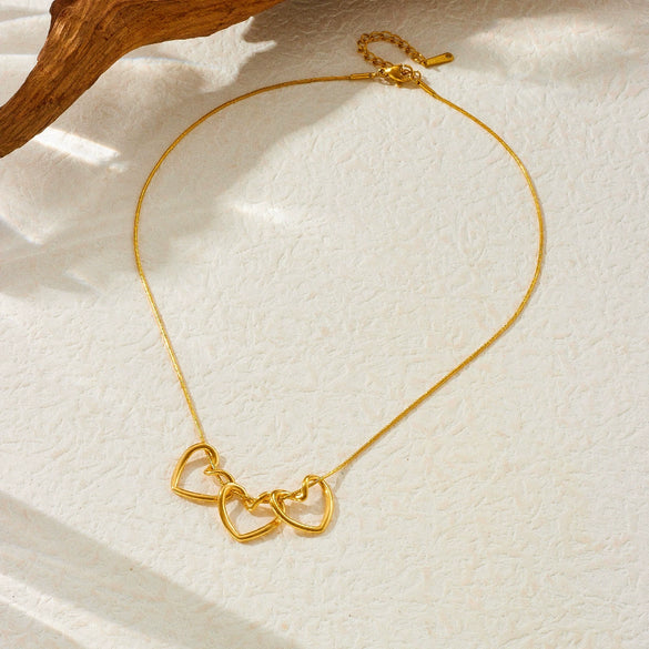 Wholesale Women's Stainless Steel Heart Shape Love Link Pendant Necklace With Goldplated Electroplating