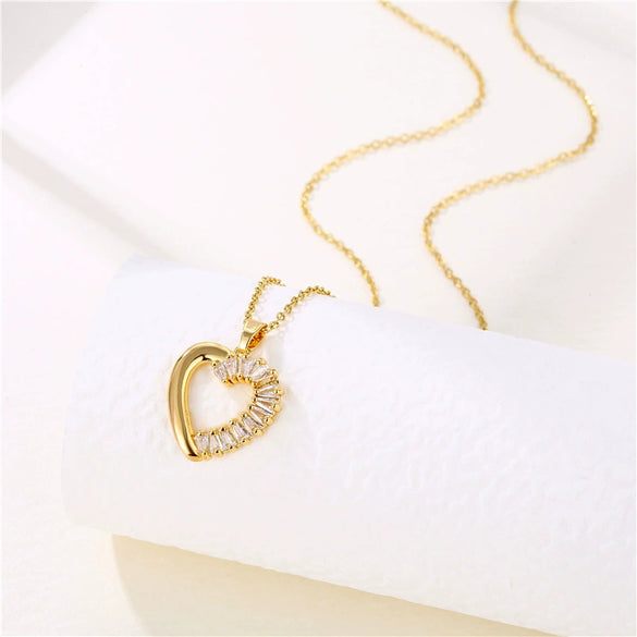 Wholesale Women's Stainless Steel Heartshaped Pendant Necklace With Mixed Gem Inlay And 18K Gold Electroplating Hip Hop Style