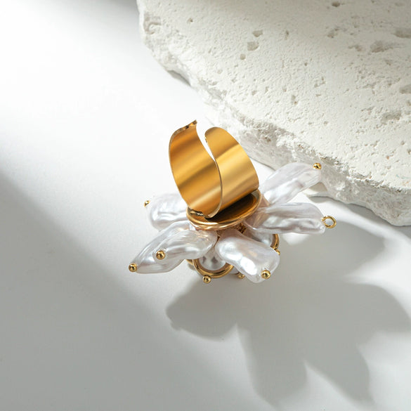 Wholesale Women's Stainless Steel Imitation Pearl Flower Design Ring