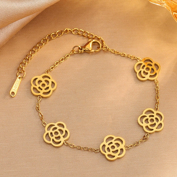 Wholesale Women's Stainless Steel Jewelry Set With Camellia And Plants And Flowers Pattern Electroplated Design