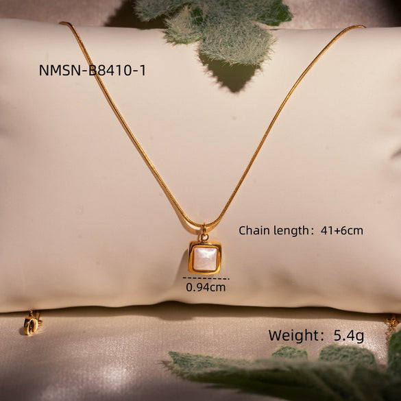 Wholesale Women's Stainless Steel 18K Electroplated Geometric Design Clavicle Necklace
