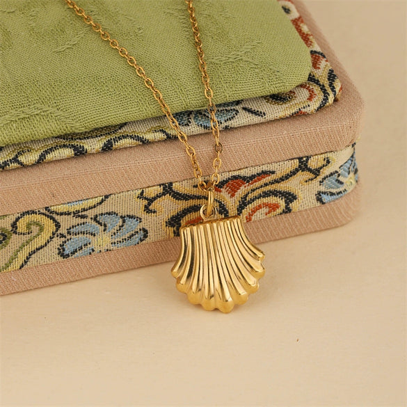 Wholesale Women's Stainless Steel 18K Gold Electroplated Geometric Scallop Fanshaped Collarbone Necklace