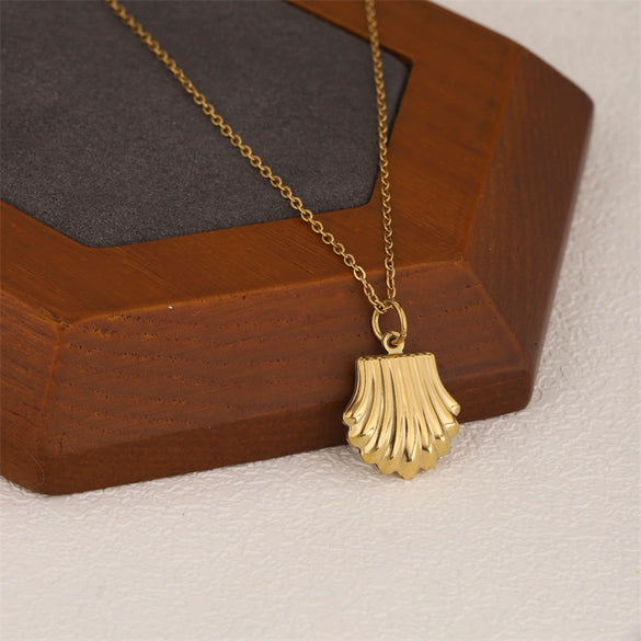 Wholesale Women's Stainless Steel 18K Gold Electroplated Geometric Scallop Fanshaped Collarbone Necklace