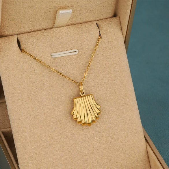 Wholesale Women's Stainless Steel 18K Gold Electroplated Geometric Scallop Fanshaped Collarbone Necklace