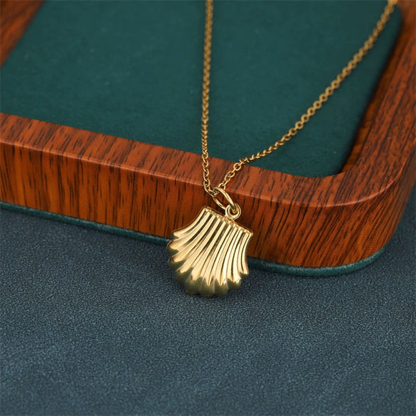 Wholesale Women's Stainless Steel 18K Gold Electroplated Geometric Scallop Fanshaped Collarbone Necklace