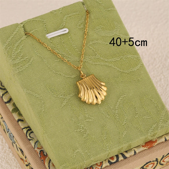 Wholesale Women's Stainless Steel 18K Gold Electroplated Geometric Scallop Fanshaped Collarbone Necklace