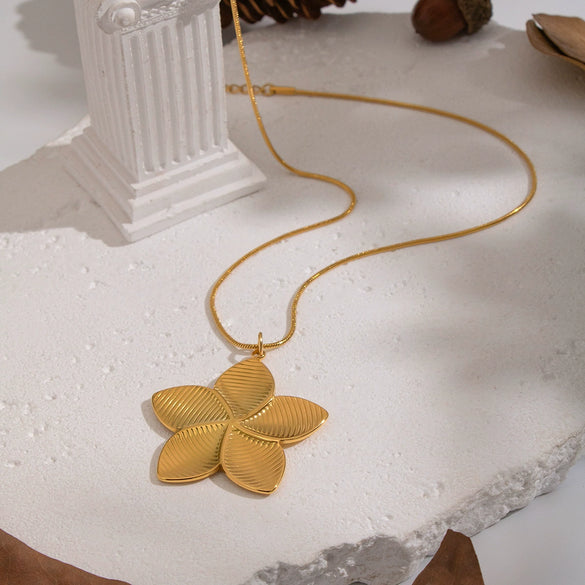 Wholesale Women's Stainless Steel 18K Real Gold Plated Flower Pendant Necklace With Snake Chain French Retro Texture