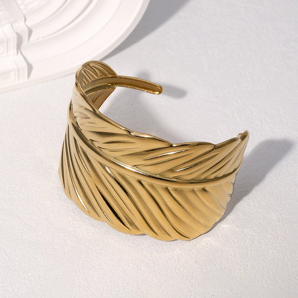 Wholesale Women's Stainless Steel Leaf Bracelet With 18K Gold Electroplating