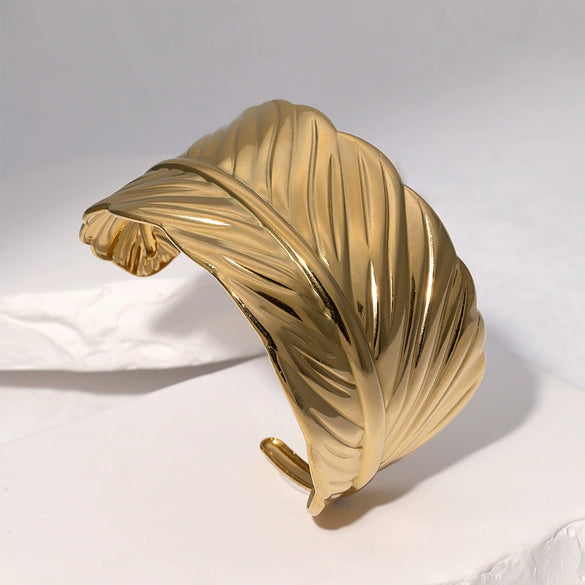 Wholesale Women's Stainless Steel Leaf Bracelet With 18K Gold Electroplating