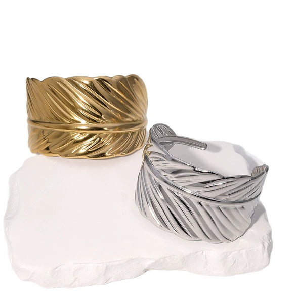 Wholesale Women's Stainless Steel Leaf Bracelet With 18K Gold Electroplating