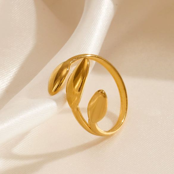 Wholesale Women's Stainless Steel Leaves Ring With 18K Goldplated Electroplating In Ins Style