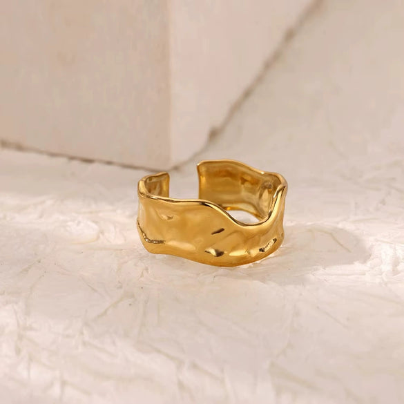 Wholesale Women's Stainless Steel Love Shaped Geometric Ring With Electroplating