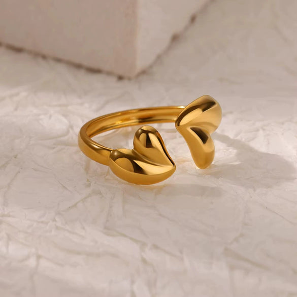 Wholesale Women's Stainless Steel Love Shaped Geometric Ring With Electroplating