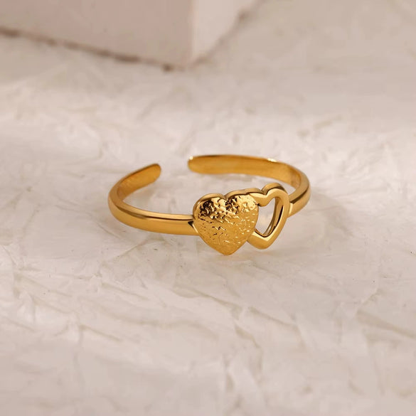 Wholesale Women's Stainless Steel Love Shaped Geometric Ring With Electroplating
