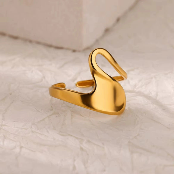Wholesale Women's Stainless Steel Love Shaped Geometric Ring With Electroplating