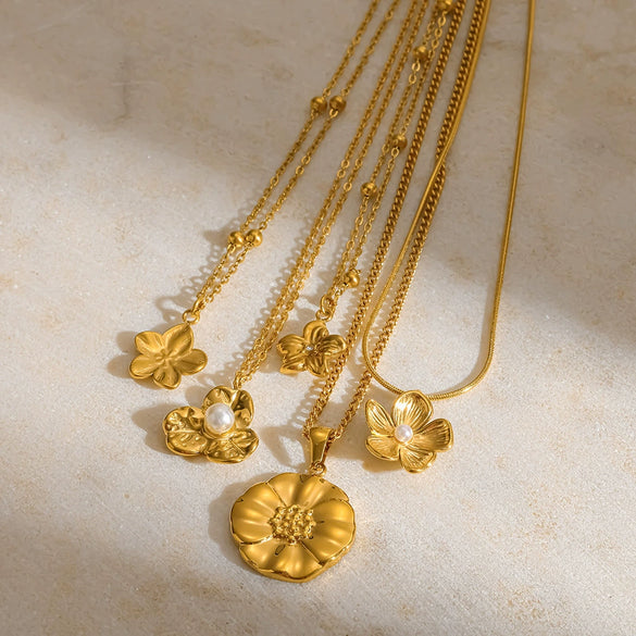 Wholesale Women's Stainless Steel Necklace With Flower Pendant Vacuum Real Gold Plated In Pvd Furnace And Black Rope Chain