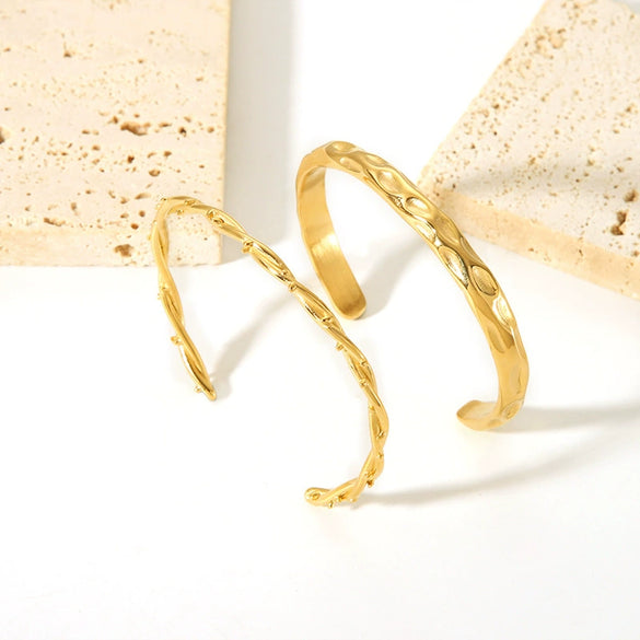 Wholesale Women's Stainless Steel Open Hammer Bracelet 18K Gold Plated With Vacuum Real Gold Electroplating In Pvd Furnace