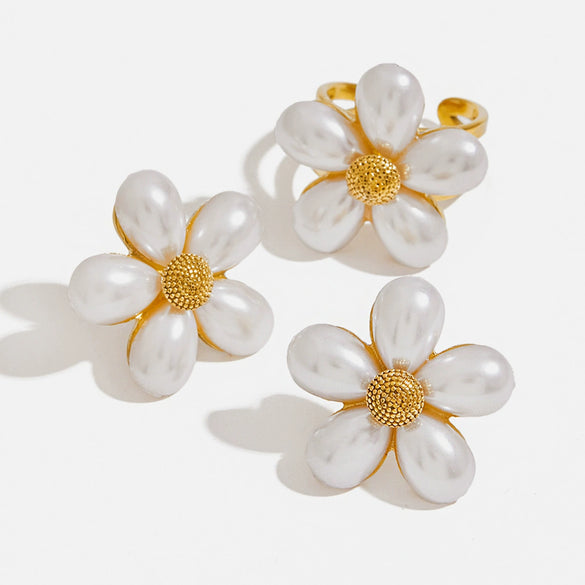 Wholesale Women's Stainless Steel Pearl Fivepetal Flower Opening Ring With Geometric Pattern And Electroplating Design