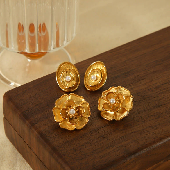 Wholesale Women's Stainless Steel Pearl Flower Earrings In French Court Style With Electroplating