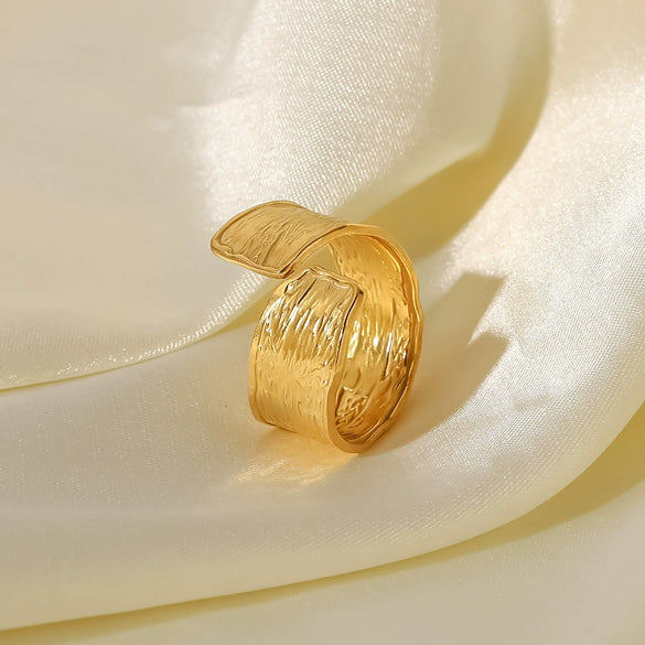 Wholesale Women's Stainless Steel Ring With Geometric Pattern And Electroplating Treatment