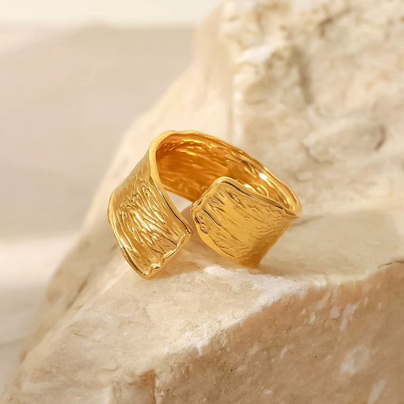 Wholesale Women's Stainless Steel Ring With Geometric Pattern And Electroplating Treatment