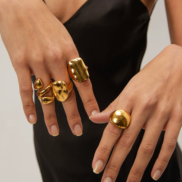 Wholesale Women's Stainless Steel Smooth Ring With Geometric Pattern In French Retro Style And Electroplating Treatment