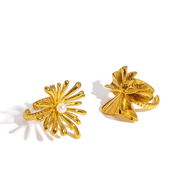Wholesale Women's Stainless Steel Titanium Steel Flower Shape Diamondstudded Ring With Vacuum Real Gold Plating In Pvd Furnace