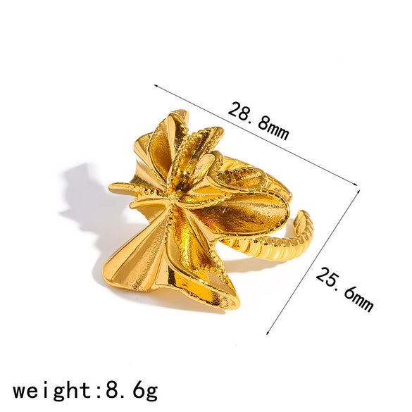 Wholesale Women's Stainless Steel Titanium Steel Flower Shape Diamondstudded Ring With Vacuum Real Gold Plating In Pvd Furnace