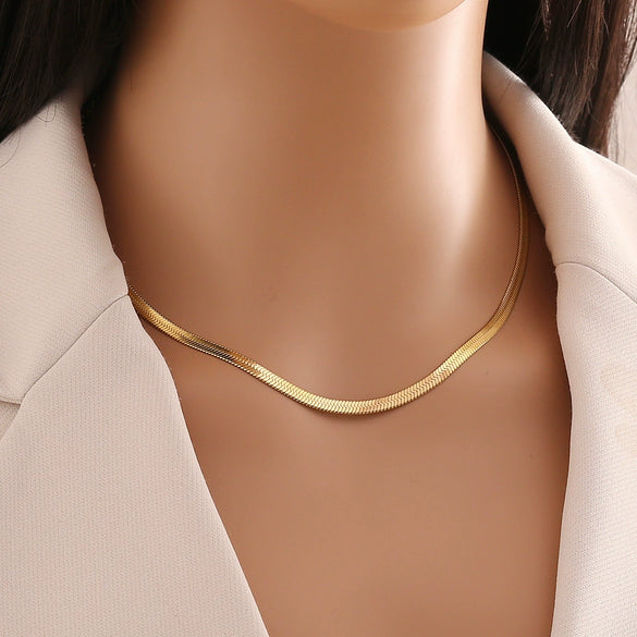 Wholesale Women's Stainless Steel Twist Chain Necklace With Heart Shaped Pendant And Electroplating Design