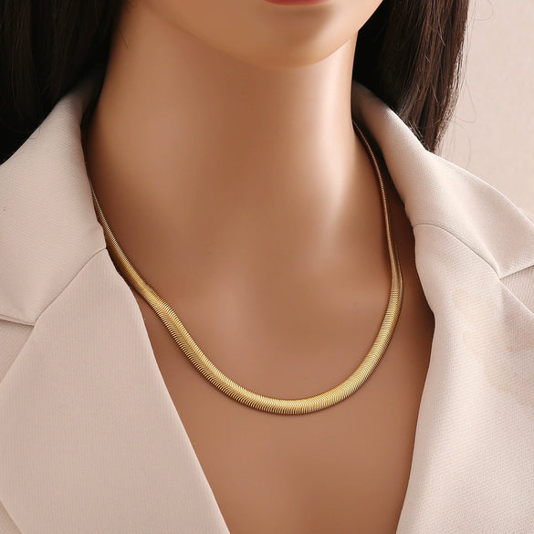 Wholesale Women's Stainless Steel Twist Chain Necklace With Heart Shaped Pendant And Electroplating Design