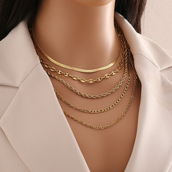 Wholesale Women's Stainless Steel Twist Chain Necklace With Heart Shaped Pendant And Electroplating Design