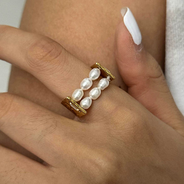 Wholesale Women's Stainless Steel U Shape Geometric Pearl Ring With Electroplating