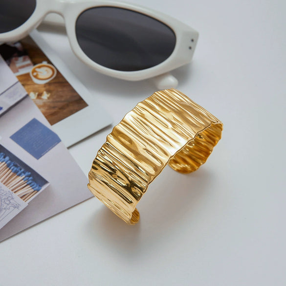 Wholesale Women's Stainless Steel Wide Face Geometric Bracelet With Electroplating