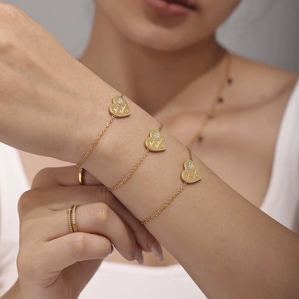 Wholesale Women's Stainless Steel Zircon Love Letter Heart Geometric Style Electroplated Bracelet